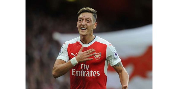 Mesut Ozil ha dimostrato il suo valore per l'Arsenal nella vittoria per 3-1