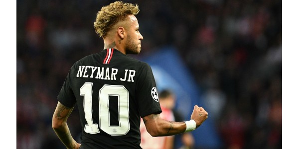 L'abilità di Neymar è degna della sua maglie calcio numero 10